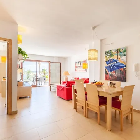 Seafront Iru Apartment *